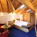 Höllroah Hotell 4*