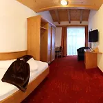 Höllroah 4*