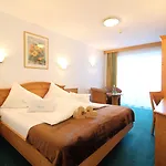 Höllroah Hotell 4*
