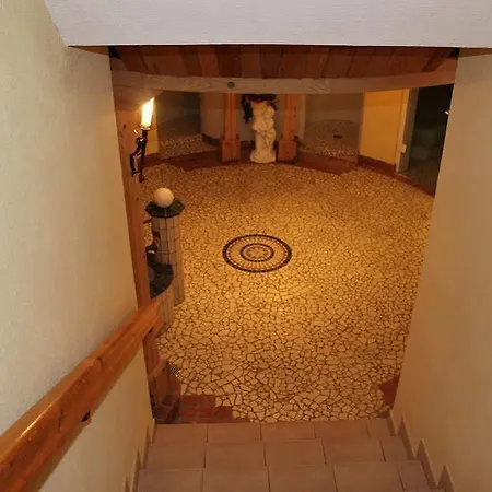 Hoellroah 4*