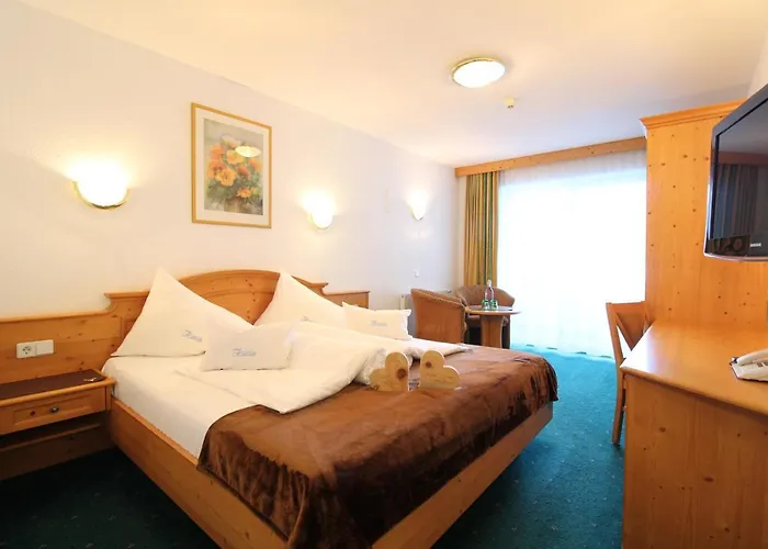 霍尔罗阿酒店 酒店