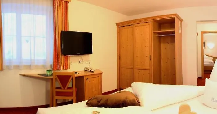 霍尔罗阿酒店 4* 卡普尔